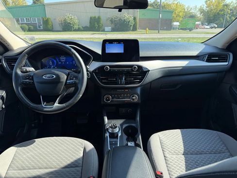 Used 2020 Ford Escape SE Sport image 2