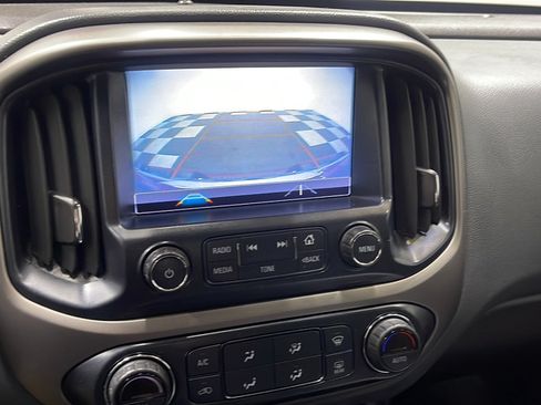 Used 2018 Chevrolet Colorado Z71 AWD/4WD image 9
