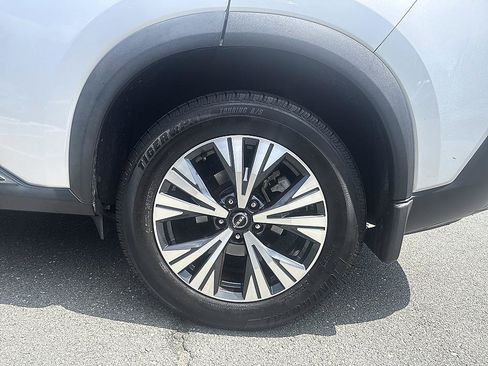 Used 2022 Nissan Rogue SV FWD image 3