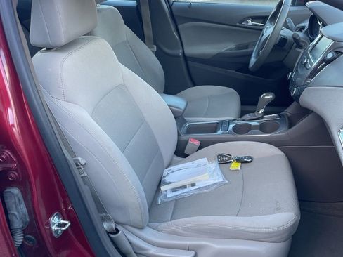 Used 2017 Chevrolet Cruze LT w/ Convenience Package image 7