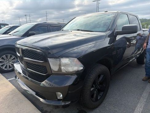 Used 2018 RAM 1500 Express w/ Black Ram 1500 Express Group AWD/4WD image 3