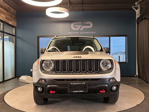 Used 2017 Jeep Renegade Trailhawk w/ Premium Trailhawk Package image 8
