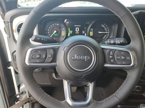 Used 2025 Jeep Wrangler Unlimited Sahara image 8