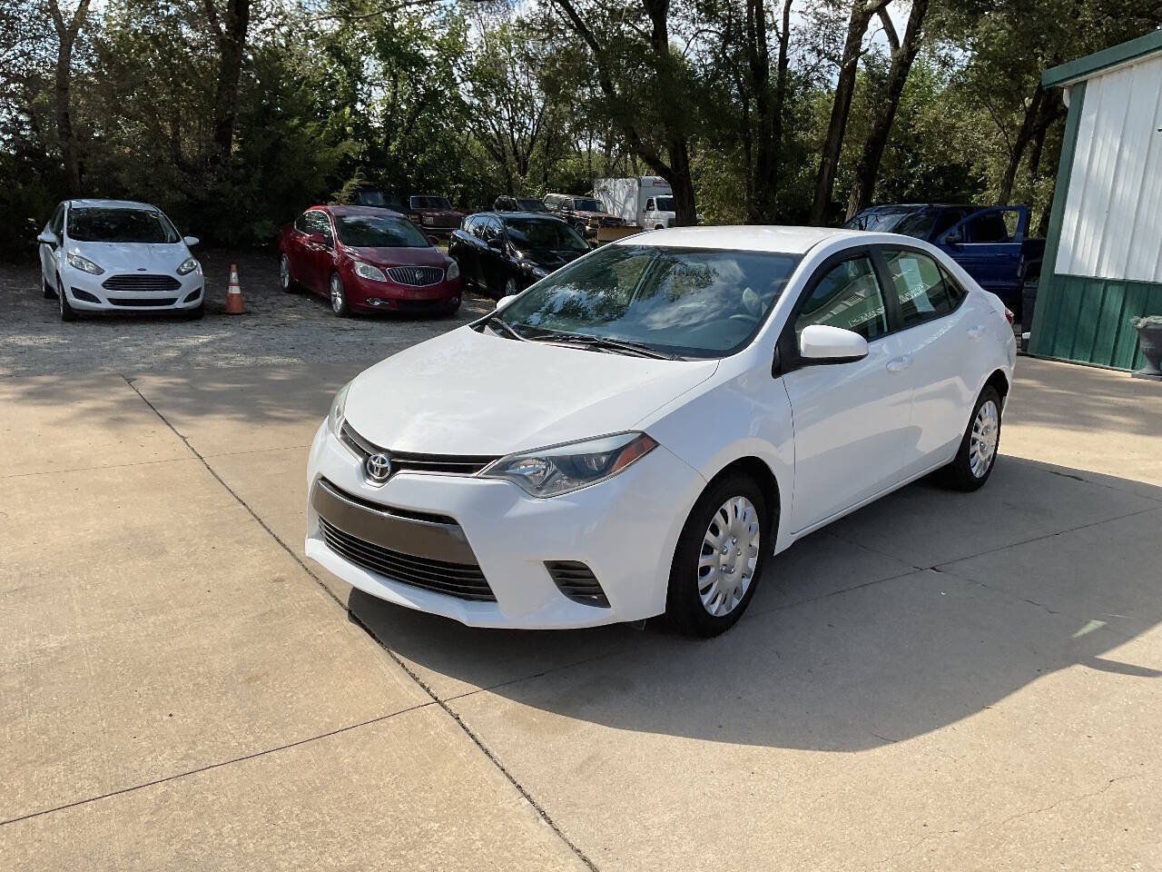 Used 2016 Toyota Corolla LE FWD image 5