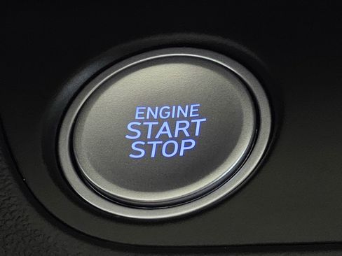 Certified 2025 Hyundai Elantra Limited image 32