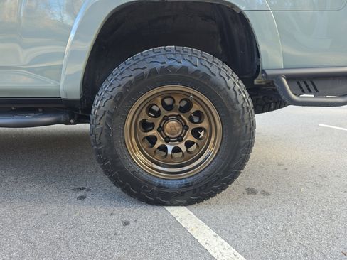 Used 2022 Toyota 4Runner TRD Off-Road Premium image 36