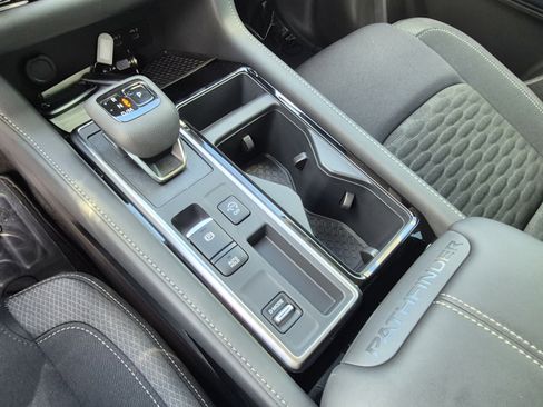 Used 2026 Nissan Pathfinder SV FWD image 30