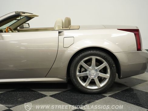 Used 2004 Cadillac XLR image 23