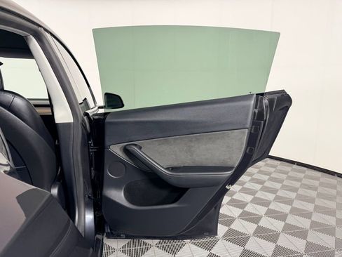Used 2025 Tesla Model Y Long Range image 32