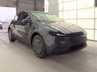 Used 2026 Tesla Model Y 2WD video 1