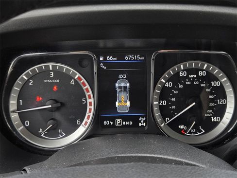 Used 2019 Nissan Titan SV w/ SV Convenience Package image 26