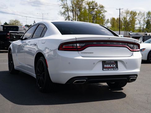 Used 2019 Dodge Charger SXT image 13