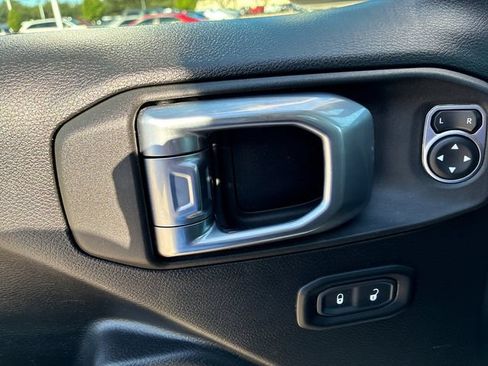 Used 2022 Jeep Gladiator Sport AWD/4WD image 12