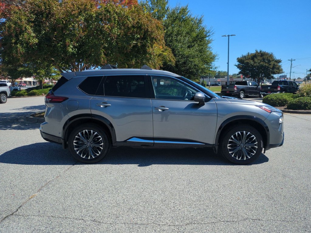 Used 2025 Nissan Rogue Platinum w/ Platinum Premium Package AWD/4WD image 2