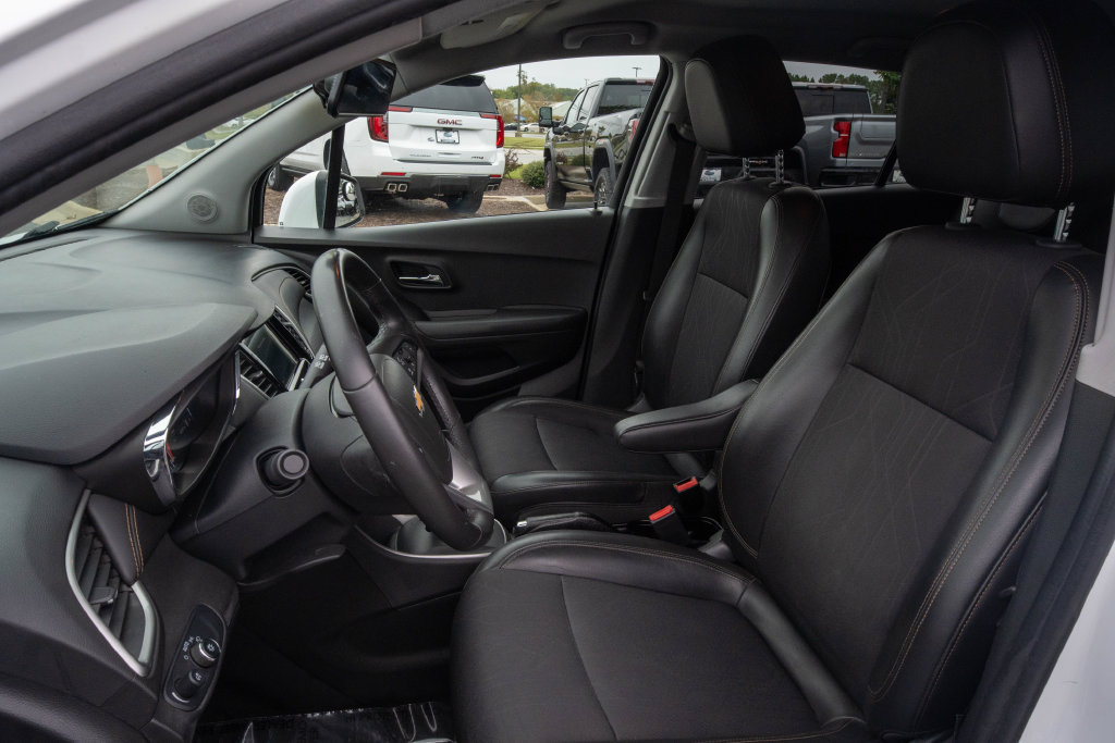 Used 2018 Chevrolet Trax LT w/ LT Convenience Package FWD image 11