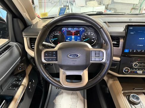 Used 2022 Ford Expedition Limited AWD/4WD image 6