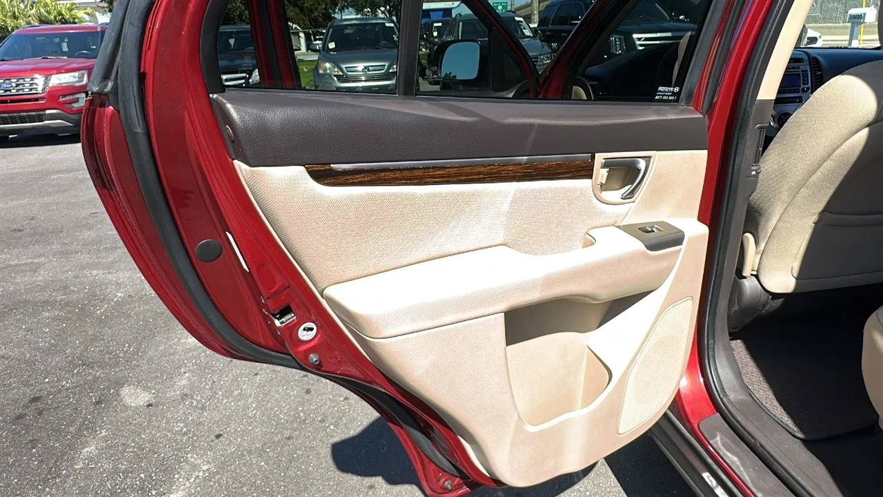 Used 2010 Hyundai Santa Fe GLS FWD image 24