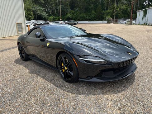 Used 2025 Ferrari Roma Spider RWD image 11