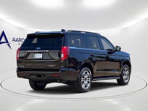 Used 2025 Ford Expedition Active AWD/4WD image 5