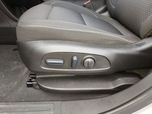 Certified 2023 GMC Acadia SLE w/ Driver Convenience Package image 16