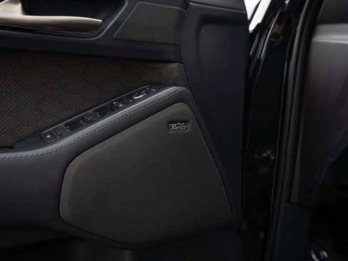 Used 2025 Lexus GX 550 w/ Accessory Package (2T) AWD/4WD image 30