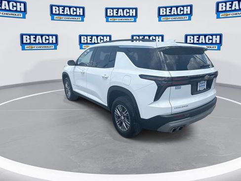 Used 2025 Chevrolet Traverse LT FWD image 6
