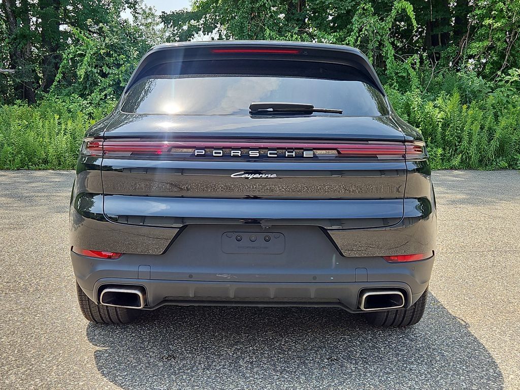 Certified 2024 Porsche Cayenne AWD/4WD image 6