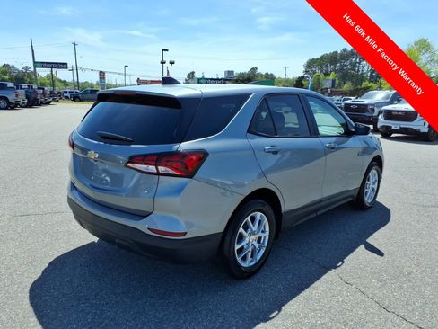 Used 2024 Chevrolet Equinox LS w/ LS Convenience Package image 5