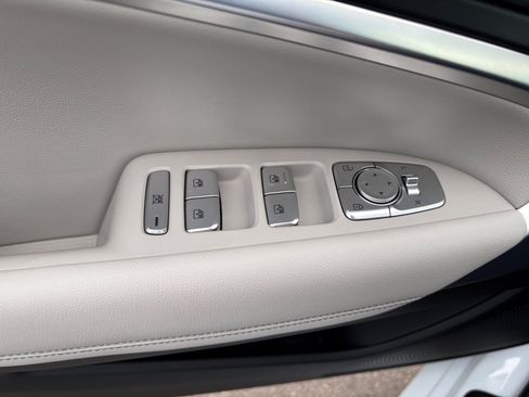 Used 2023 Genesis G70 2.0T image 14