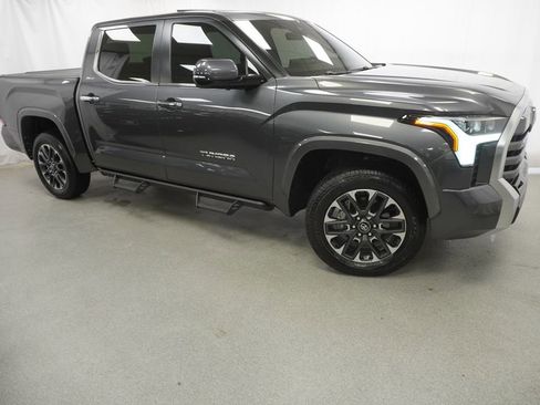 Used 2025 Toyota Tundra Limited AWD/4WD image 10