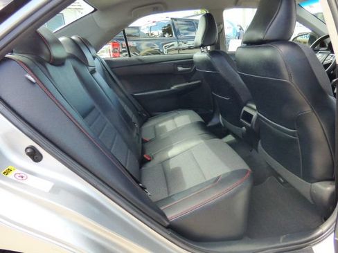 Used 2016 Toyota Camry SE FWD image 15