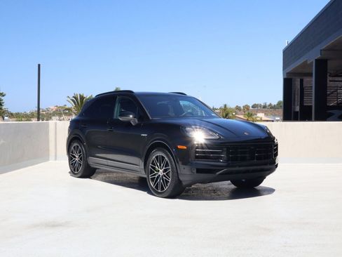 Certified 2025 Porsche Cayenne E-Hybrid AWD/4WD image 7