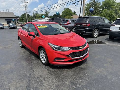 Used 2017 Chevrolet Cruze LT FWD image 8