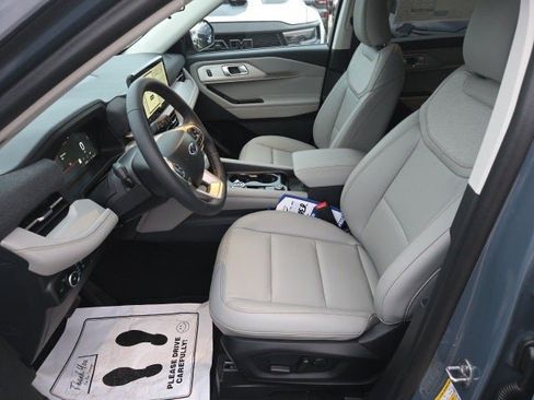 New 2026 Ford Explorer Active image 12