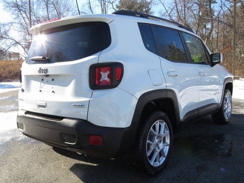 Used 2019 Jeep Renegade Latitude w/ Cold Weather Group image 5