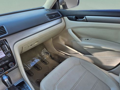 Used 2015 Volkswagen Passat TDI SE FWD image 17