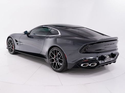 Used 2025 Aston Martin Vanquish RWD image 3