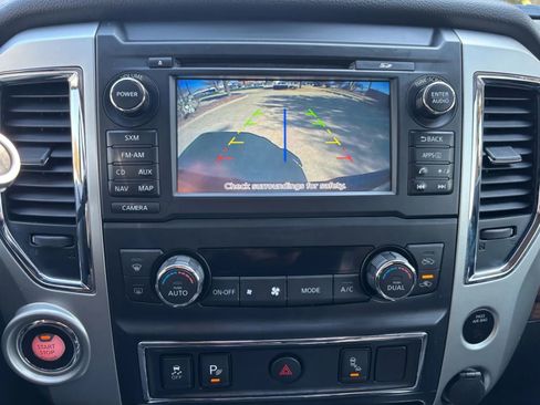 Used 2018 Nissan Titan SL RWD image 26