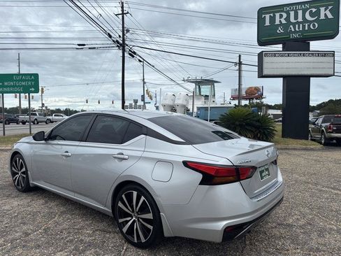Used 2019 Nissan Altima 2.5 SR FWD image 3