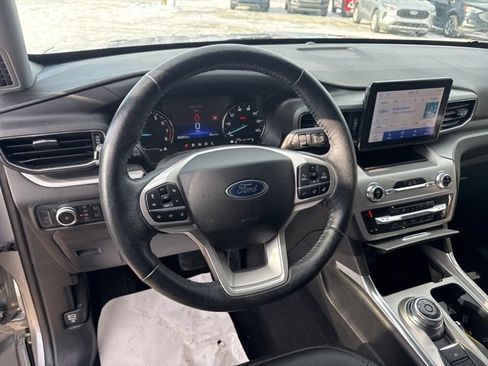 Used 2022 Ford Explorer XLT w/ Equipment Group 202A image 24