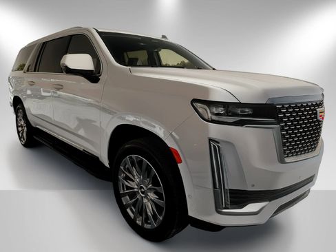 Used 2022 Cadillac Escalade ESV Premium Luxury image 3