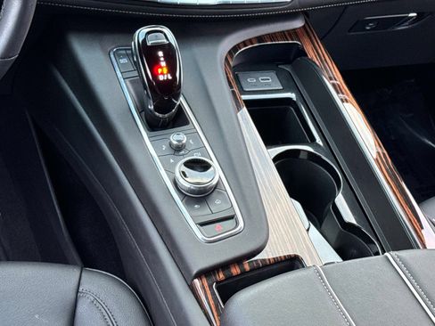 Used 2024 Cadillac Escalade Luxury image 5