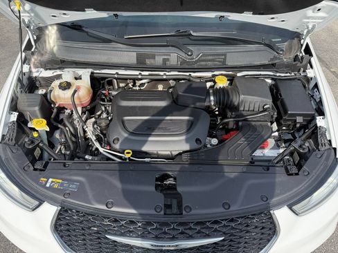 Used 2022 Chrysler Pacifica Touring-L FWD image 39
