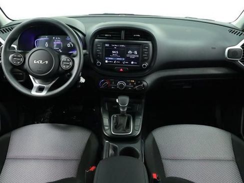 Used 2025 Kia Soul LX w/ LX Technology Package FWD image 11
