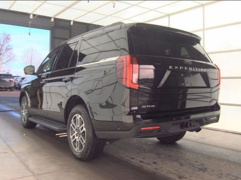 Certified 2025 Ford Expedition Active image 3