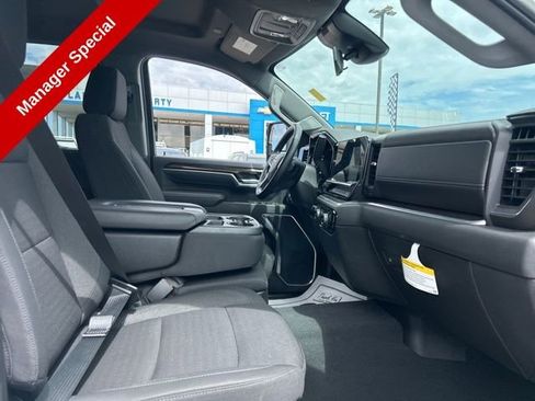 Used 2025 Chevrolet Silverado 2500 LT AWD/4WD image 32