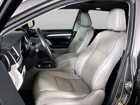 Used 2017 Toyota Highlander XLE AWD/4WD image 8