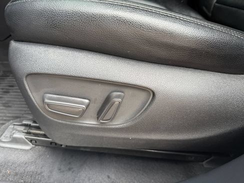 Used 2024 Toyota Highlander LE FWD image 20