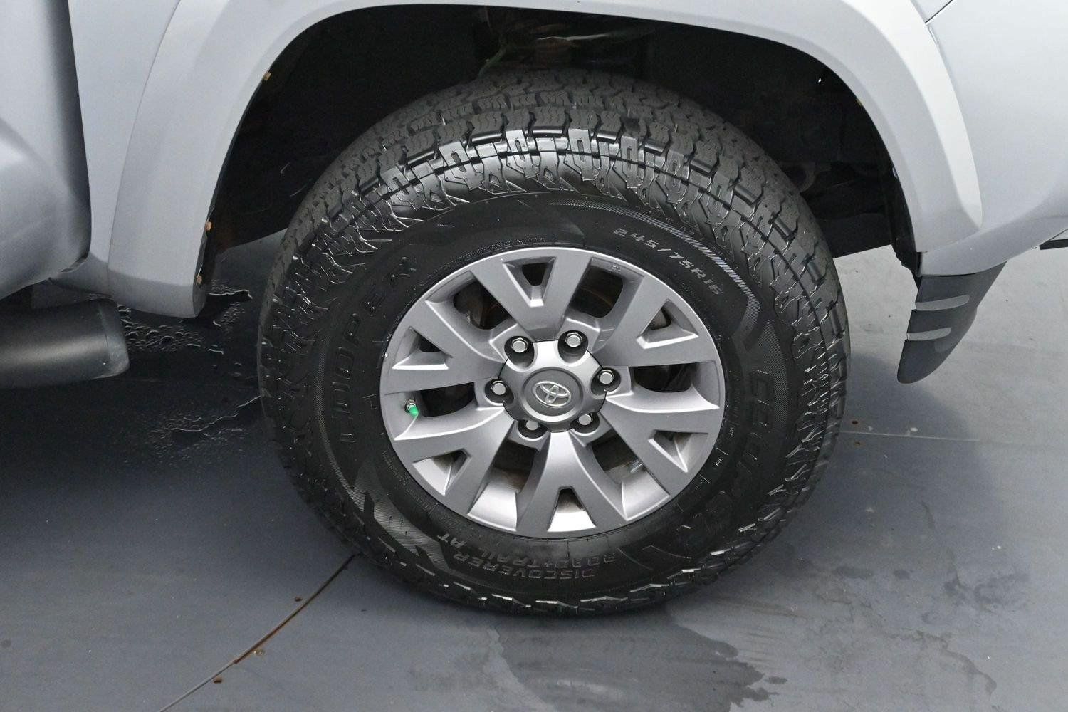 Used 2019 Toyota Tacoma SR5 AWD/4WD image 29