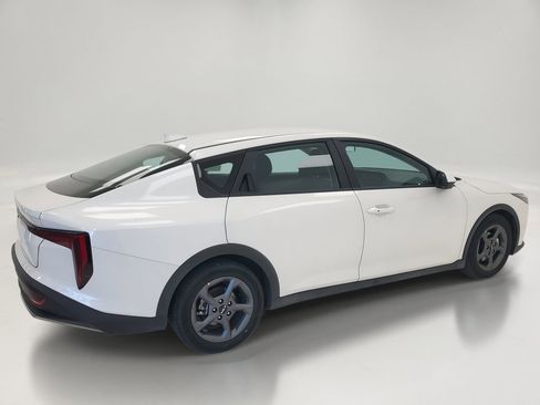 Used 2025 Kia K4 LXS image 5
